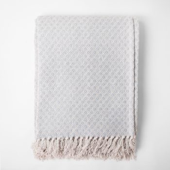 GREY DIAMOND PATTERN THROW